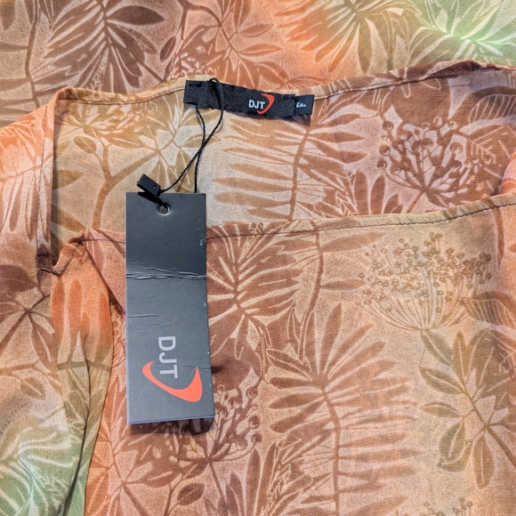 DJT Floral Sheer Poncho Top - Picture 5 of 6